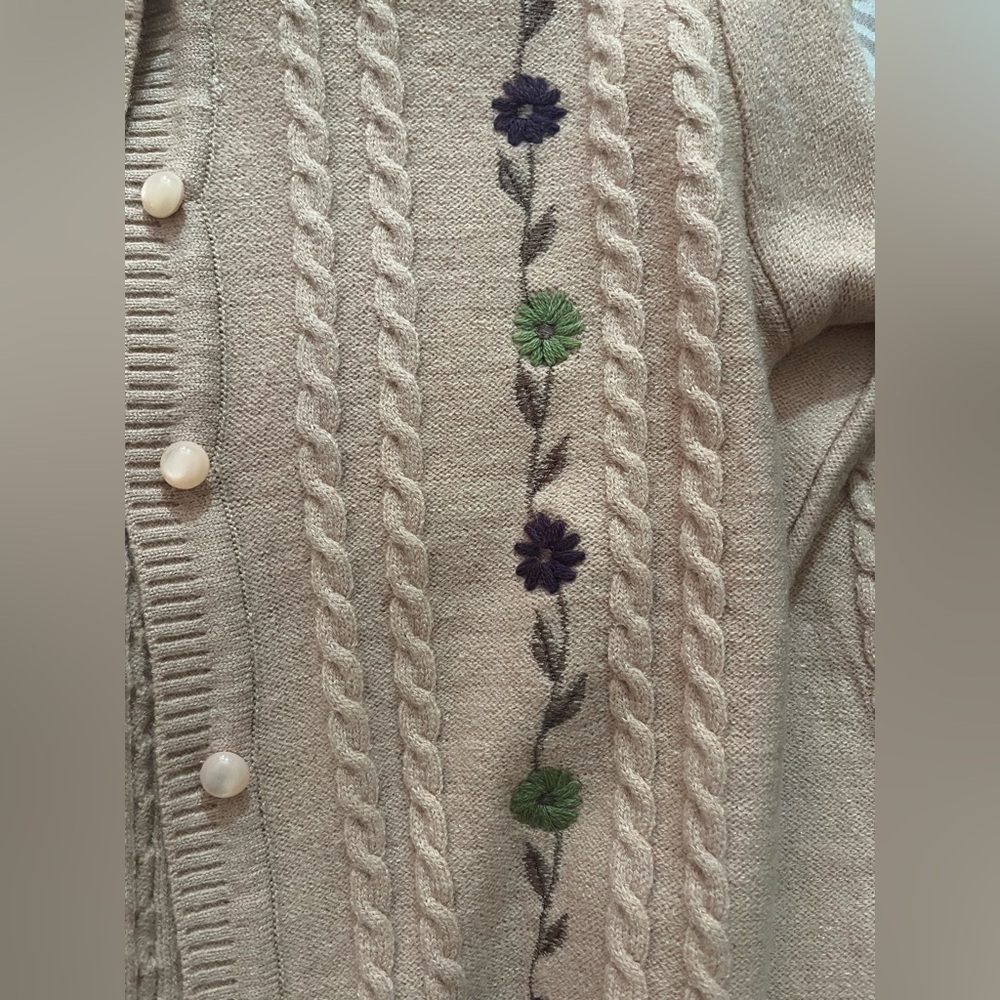 First Lady Woollen embroidered button down sweater- Size Medium PTP 19 inch NWT - Picture 10 of 11